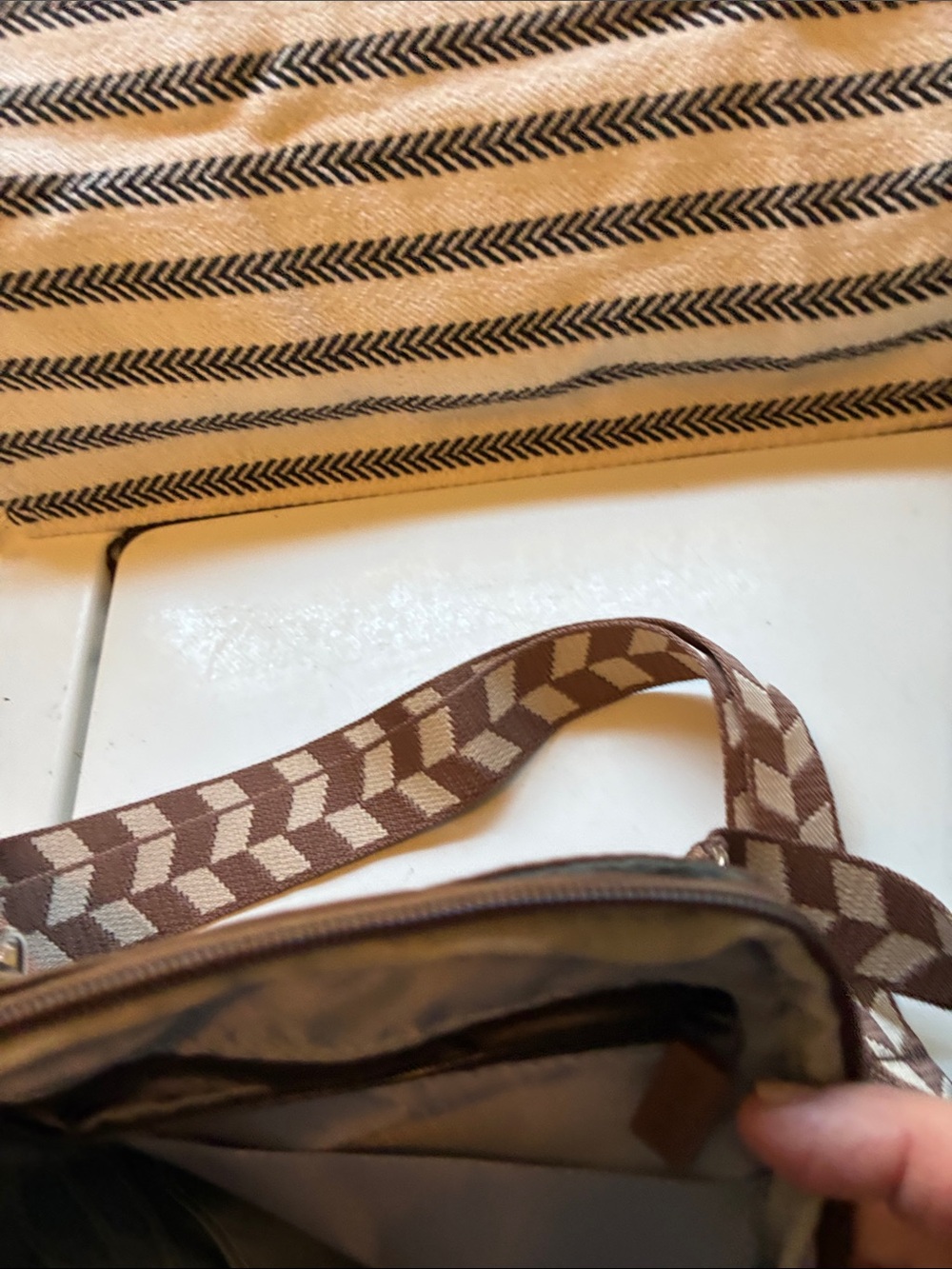 Ihkwip Brown Crossbody Bag with Patterned Strap - Picture 7 of 10